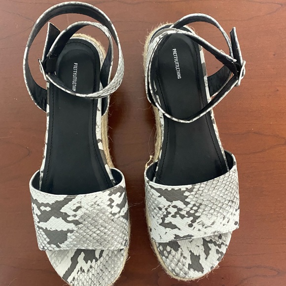 Pretty little thing snakeskin wedges - Picture 4 of 4